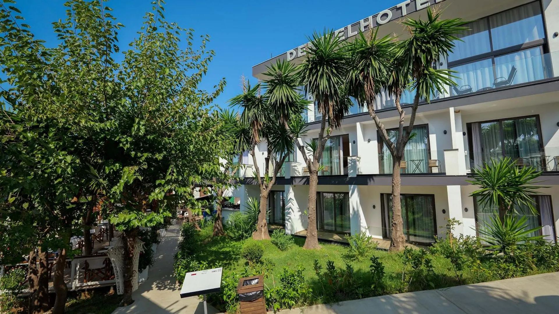Hotel Denoel Ksamil Albânia