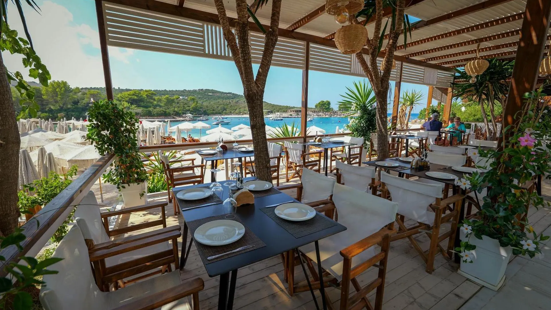 Hotel Denoel Ksamil 4*,