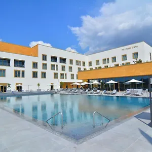 Mk Tirana 5*, Rinas Albânia